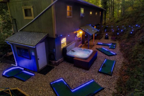 Cozy Mountain Cabin, Sleeps 8, Mini Golf, Hot Tub, Coffee Bar!
